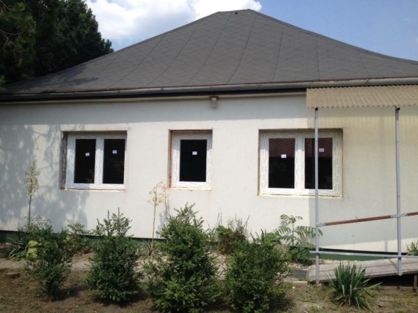 És kintről